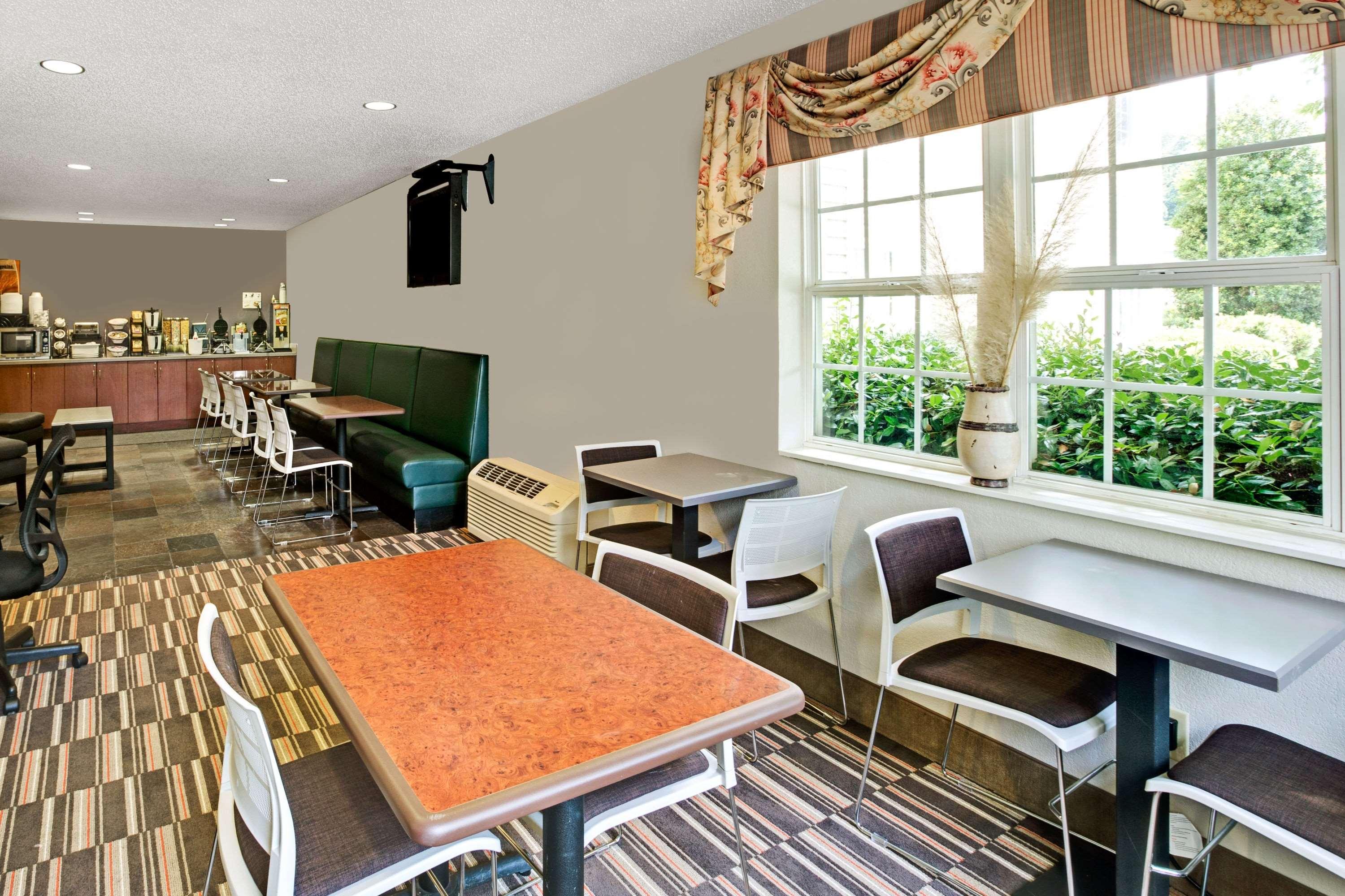 Microtel Inn & Suites By Wyndham Cherokee Εξωτερικό φωτογραφία